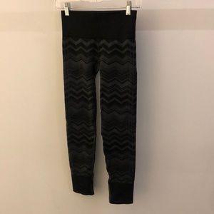 Lululemon black and gray legging, sz 4, 69031